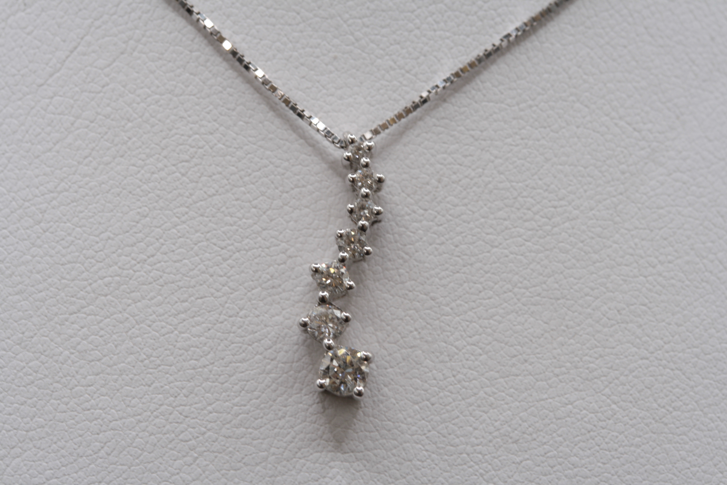 COLLANA CON PENDENTE