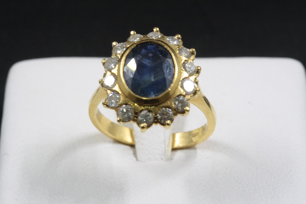 ANELLO ORO GIALLO DIAMANTI E ZAFFIRO